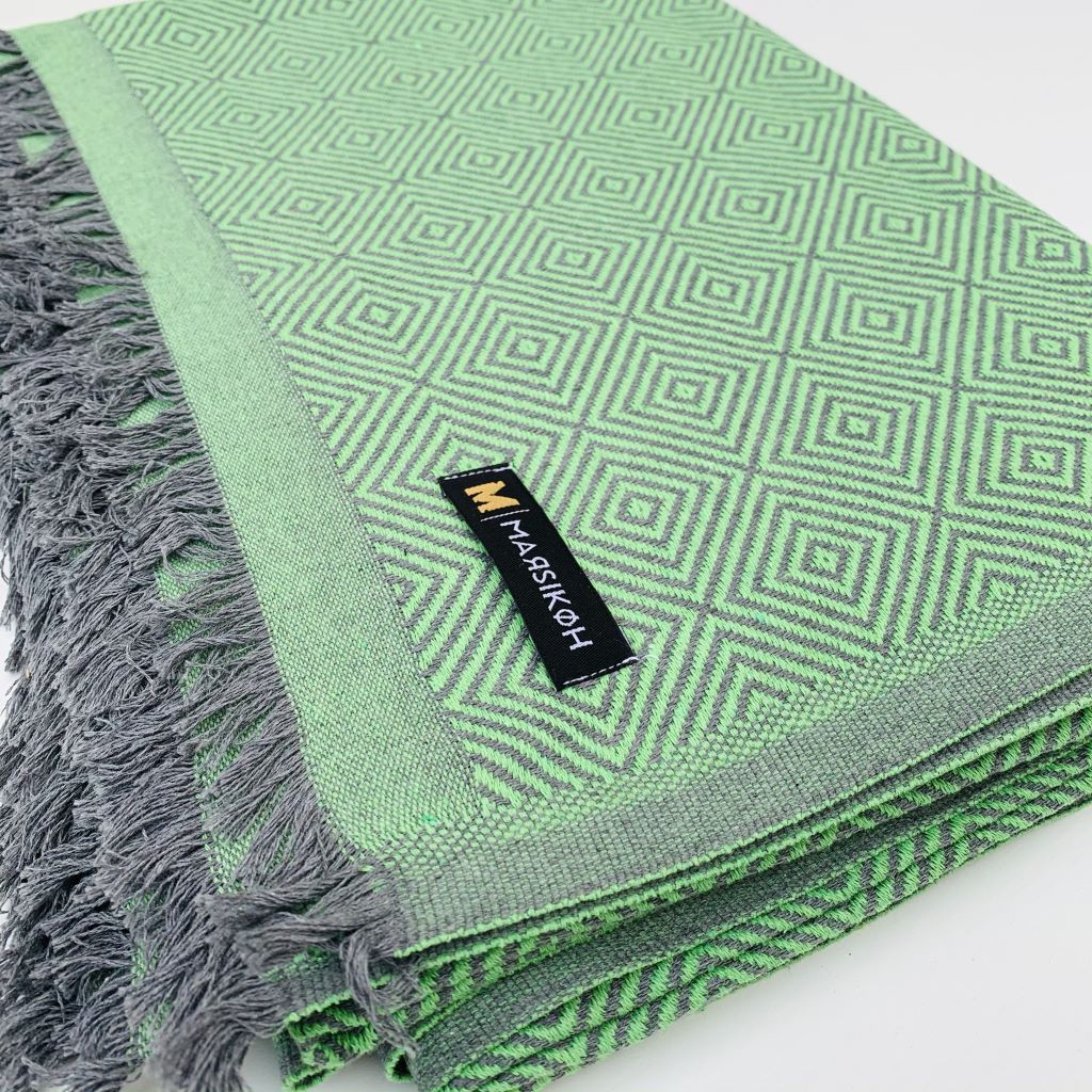 Carré blanket folded, green colour